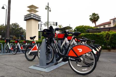 Foto de Los Ángeles, California, Estados Unidos - 22 de mayo de 2023: Los Ángeles Metro Bike Share - Imagen libre de derechos
