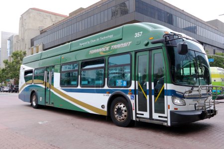 Téléchargez les photos : Los Angeles, Californie, États-Unis - 24 mai 2023 : Torrance Transit bus - en image libre de droit
