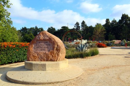 Foto de Los Ángeles, California, EE.UU. - 24 de mayo de 2023: Monumento a William Mulholland ubicado en Riverside Dr y Los Feliz Blvd, Los Ángeles - Imagen libre de derechos