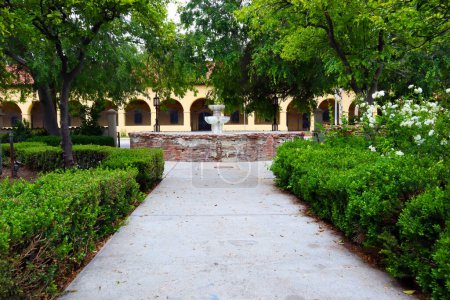 Téléchargez les photos : Los Angeles, Californie, USA - 25 mai 2023 : Brand Park Memory Garden situé directement au sud de la Mission San Fernando Rey de Espana - en image libre de droit