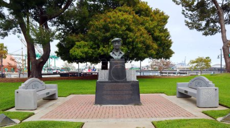 Photo for Los Angeles, California, USA - May 25, 2023: monument of Harry Bridges founder of the ILWU at Memorial Park, San Pedro, port of Los Angeles - Royalty Free Image