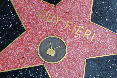 Téléchargez les photos : USA, CALIFORNIA, HOLLYWOOD - 20 mai 2019 : Guy Fieri sur le Hollywood Walk of Fame à Hollywood, Californie - en image libre de droit