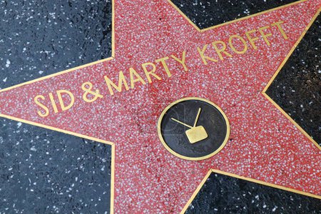 Téléchargez les photos : USA, CALIFORNIA, HOLLYWOOD - 20 mai 2019 : Sid et Marty Krofft sur le Hollywood Walk of Fame à Hollywood, Californie - en image libre de droit