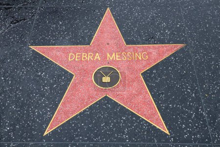 Foto de USA, CALIFORNIA, HOLLYWOOD - 18 de abril de 2019: Debra Messing protagoniza el Paseo de la Fama de Hollywood en Hollywood, California - Imagen libre de derechos