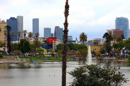 Téléchargez les photos : États-Unis, Los Angeles - 16 mai 2019 : vue sur le parc MacArthur situé dans le quartier Westlake de Los Angeles - en image libre de droit