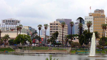 Foto de Estados Unidos, Los Ángeles - 16 de mayo de 2019: vista del Parque MacArthur ubicado en el barrio Westlake de Los Ángeles - Imagen libre de derechos