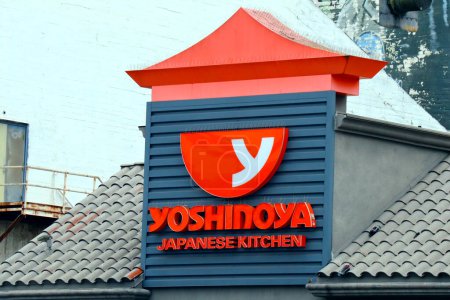 Téléchargez les photos : Los Angeles, Californie, États-Unis - mai 29, 2023 : YOSHINOYA Japanese Kitchen Fast Food Restaurant - en image libre de droit