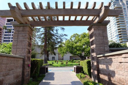 Téléchargez les photos : Los Angeles, Californie 30 mai 2023 : vue du cimetière et de la morgue Pierce Brothers Westwood Village Memorial Park - en image libre de droit