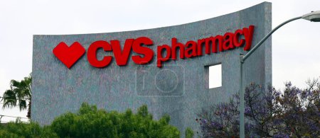 Téléchargez les photos : West Hollywood, Californie, États-Unis - 30 mai 2023 : CVS Pharmacy, société américaine de vente au détail et de soins de santé - en image libre de droit