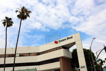 Photo for Los Angeles, California, USA - May 30, 2023: Cedars-Sinai Medical Center on Wilshire Blvd and La Cinega Blvd - Royalty Free Image