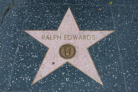 Foto de USA, CALIFORNIA, HOLLYWOOD - 20 de mayo de 2019: Ralph Edwards protagoniza el Paseo de la Fama de Hollywood en Hollywood, California - Imagen libre de derechos
