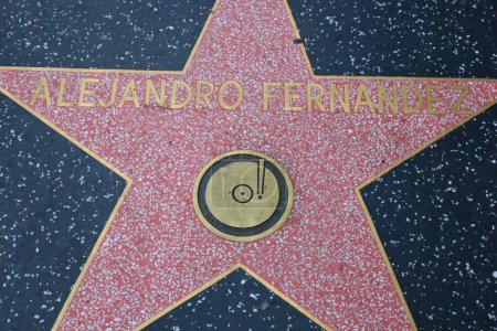 Téléchargez les photos : USA, CALIFORNIE, HOLLYWOOD - 20 mai 2019 : Alejandro Fernandez sur le Hollywood Walk of Fame à Hollywood, Californie - en image libre de droit