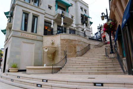 Téléchargez les photos : Beverly Hills, Californie, États-Unis - 1 juin 2023 : Rodeo Drive Steps and Fountain - en image libre de droit