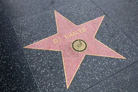 Téléchargez les photos : USA, CALIFORNIA, HOLLYWOOD - 29 mai 2023 : DJ Khaled star sur le Hollywood Walk of Fame à Hollywood, Californie - en image libre de droit