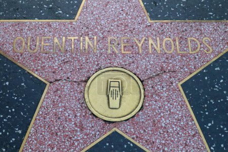 Téléchargez les photos : USA, CALIFORNIA, HOLLYWOOD - 29 mai 2023 : Quentin Reynolds sur le Hollywood Walk of Fame à Hollywood, Californie - en image libre de droit