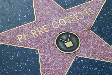 Téléchargez les photos : USA, CALIFORNIA, HOLLYWOOD - 29 mai 2023 : Pierre Cossette sur le Hollywood Walk of Fame à Hollywood, Californie - en image libre de droit
