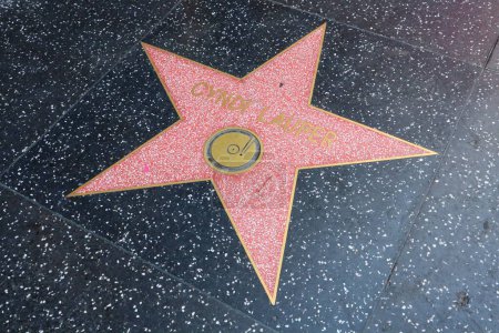Téléchargez les photos : USA, CALIFORNIA, HOLLYWOOD - 29 mai 2023 : Cyndi Lauper star sur le Hollywood Walk of Fame à Hollywood, Californie - en image libre de droit