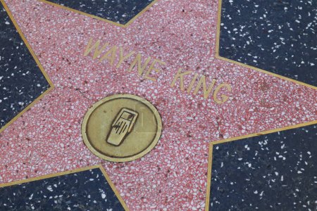 Téléchargez les photos : Hollywood (Los Angeles), Californie 29 mai 2023 : Étoile de Wayne King sur Hollywood Walk of Fame, Hollywood Boulevard - en image libre de droit