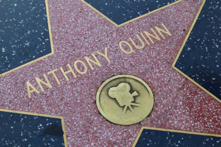 Téléchargez les photos : Hollywood (Los Angeles), Californie 29 mai 2023 : Étoile d'Anthony Quinn sur Hollywood Walk of Fame, Hollywood Boulevard - en image libre de droit