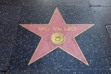 Foto de Hollywood (Los Ángeles), California 29 de mayo de 2023: Estrella de Mike Wallace en Hollywood Walk of Fame, Hollywood Boulevard - Imagen libre de derechos
