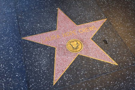 Téléchargez les photos : Hollywood (Los Angeles), Californie 29 mai 2023 : Star of Laura Hope Crews on Hollywood Walk of Fame, Hollywood Boulevard - en image libre de droit