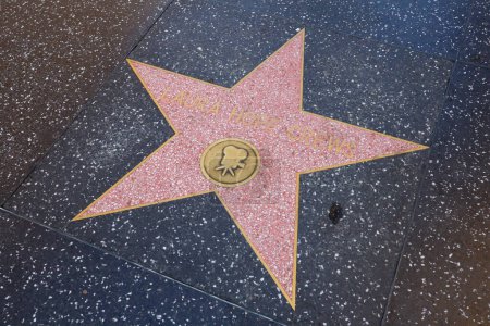 Téléchargez les photos : Hollywood (Los Angeles), Californie 29 mai 2023 : Star of Laura Hope Crews on Hollywood Walk of Fame, Hollywood Boulevard - en image libre de droit