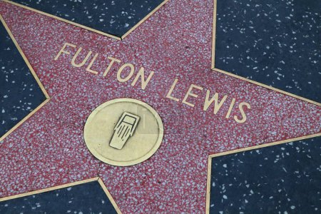 Téléchargez les photos : Hollywood (Los Angeles), Californie 29 mai 2023 : Star de Fulton Lewis sur Hollywood Walk of Fame, Hollywood Boulevard - en image libre de droit