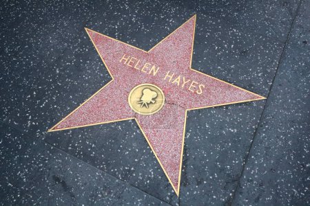 Foto de Hollywood (Los Ángeles), California 29 de mayo de 2023: Estrella de Helen Hayes en el Paseo de la Fama de Hollywood, Hollywood Boulevard - Imagen libre de derechos