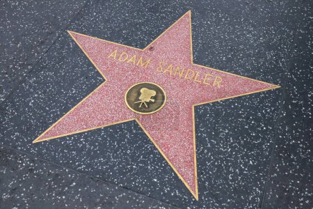 Téléchargez les photos : Hollywood (Los Angeles), Californie 29 mai 2023 : Étoile d'Adam Sandler sur Hollywood Walk of Fame, Hollywood Boulevard - en image libre de droit