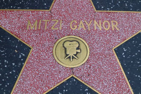 Téléchargez les photos : Hollywood (Los Angeles), Californie 29 mai 2023 : Star of Mitzi Gaynor sur Hollywood Walk of Fame, Hollywood Boulevard - en image libre de droit