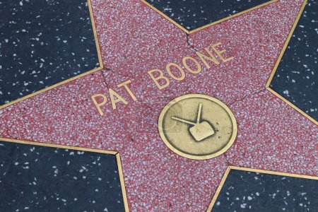 Foto de Hollywood (Los Ángeles), California Mayo 29, 2023: Star of Pat Boone on Hollywood Walk of Fame, Hollywood Boulevard - Imagen libre de derechos
