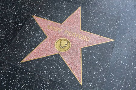 Téléchargez les photos : Hollywood (Los Angeles), Californie 29 mai 2023 : Étoile de Mary Pickford sur Hollywood Walk of Fame, Hollywood Boulevard - en image libre de droit