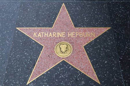 Foto de Hollywood (Los Ángeles), California 29 de mayo de 2023: Estrella de Katharine Hepburn en Hollywood Walk of Fame, Hollywood Boulevard - Imagen libre de derechos