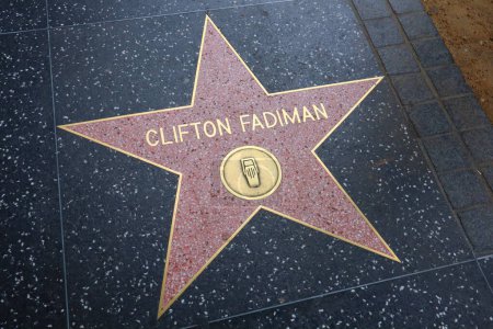 Foto de Hollywood (Los Ángeles), California 29 de mayo de 2023: Estrella de Clifton Fadiman en el Paseo de la Fama de Hollywood, Hollywood Boulevard - Imagen libre de derechos