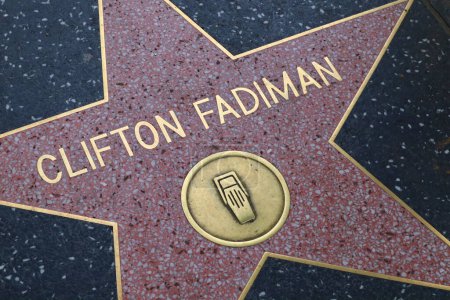 Téléchargez les photos : Hollywood (Los Angeles), Californie 29 mai 2023 : Étoile de Clifton Fadiman sur Hollywood Walk of Fame, Hollywood Boulevard - en image libre de droit