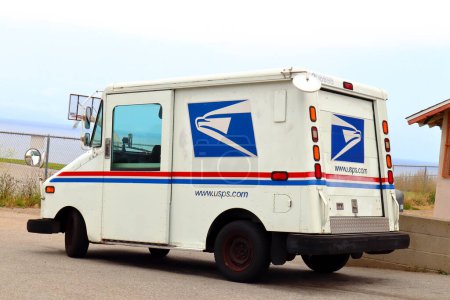 Foto de Los Angeles, California 2 de junio de 2023: USPS United States Postal Service delivery truck - Imagen libre de derechos