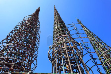Téléchargez les photos : Los Angeles, Californie 3 juin 2023 : détail de WATTS TOWERS par Simon Rodia, structures architecturales, situé dans le parc historique de l'État de Simon Rodia au 1727 East 107th Street, Los Angeles - en image libre de droit