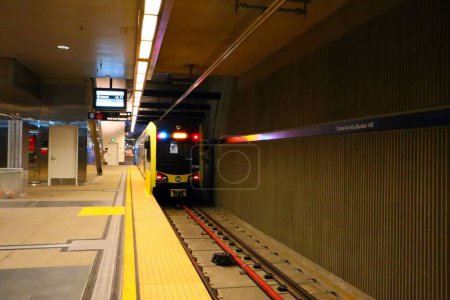 Téléchargez les photos : Grand Av Arts-Bunker Hill Metro Rail A Line et E Line Station inauguré le 16 juin 2023 - en image libre de droit