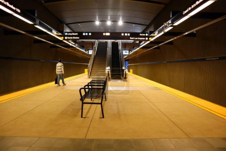 Foto de Grand Av Arts-Bunker Hill Metro Rail A Line and E Line Station abrió sus puertas el 16 de junio de 2023 - Imagen libre de derechos