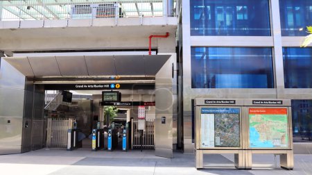 Foto de Los Ángeles, California 16 de junio de 2023: Grand Av Arts-Bunker Hill Metro Rail A Line and E Line Station abrió sus puertas el 16 de junio de 2023 - Imagen libre de derechos