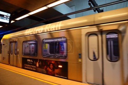 Téléchargez les photos : Los Angeles, Californie 16 juin 2023 : La station de métro A et E du Little Tokio-Arts District a ouvert ses portes le 16 juin 2023 - en image libre de droit