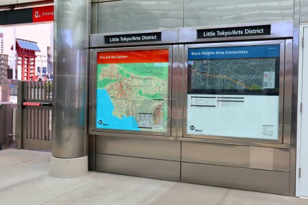 Foto de Los Ángeles, California 16 de junio de 2023: Pequeña Tokio-Arts District Metro Rail A Line and E Line Station abrió sus puertas el 16 de junio de 2023 - Imagen libre de derechos