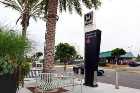 Foto de Inglewood (Condado de Los Ángeles), California 10 de junio de 2023: Inglewood Metro Rail K Line Station abrió sus puertas el 7 de octubre de 2022 - LA Metro, el transporte público del Condado de Los Ángeles - Imagen libre de derechos