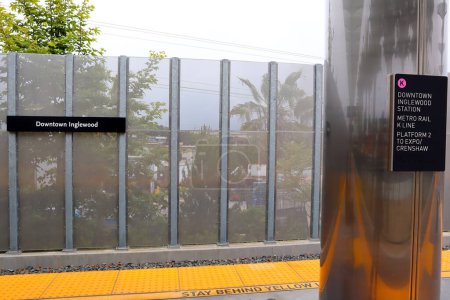 Téléchargez les photos : Inglewood (comté de Los Angeles), Californie 10 juin 2023 : Inglewood Metro Rail K Line Station inaugurée le 7 octobre 2022 - LA Metro, the Public Transport of Los Angeles County - en image libre de droit