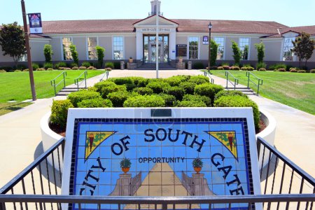 Téléchargez les photos : SUD GATE (Comté de Los Angeles), Californie 27 juin 2023 : SOUTH GATE City Hall at 8650 California Ave, South Gate - en image libre de droit