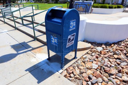 Téléchargez les photos : SUD GATE (Comté de Los Angeles), Californie 27 juin 2023 : USPS United States Postal Service, Mail Collection Box - en image libre de droit