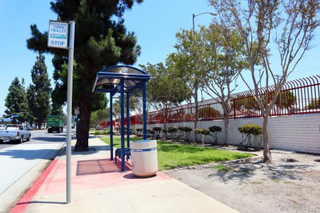 Téléchargez les photos : BELL GARDENS (Comté de Los Angeles), Californie 27 juin 2023 : City of BELL GARDENS Arrêt de tramway - en image libre de droit