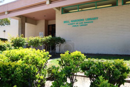Foto de BELL GARDENS (Los Angeles County), California 27 de junio de 2023: Biblioteca Pública de la Ciudad de BELL GARDENS en 7110 Garfield Ave, Bell Gardens - Imagen libre de derechos