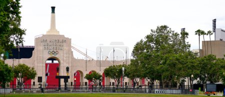 Foto de Los Ángeles, California 7 de junio de 2023: Los Angeles Memorial Coliseum se encuentra en el Exposition Park - Imagen libre de derechos