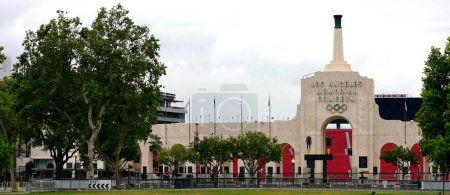 Téléchargez les photos : Los Angeles, Californie 7 Juin 2023 : Los Angeles Memorial Coliseum situé dans le parc des expositions - en image libre de droit